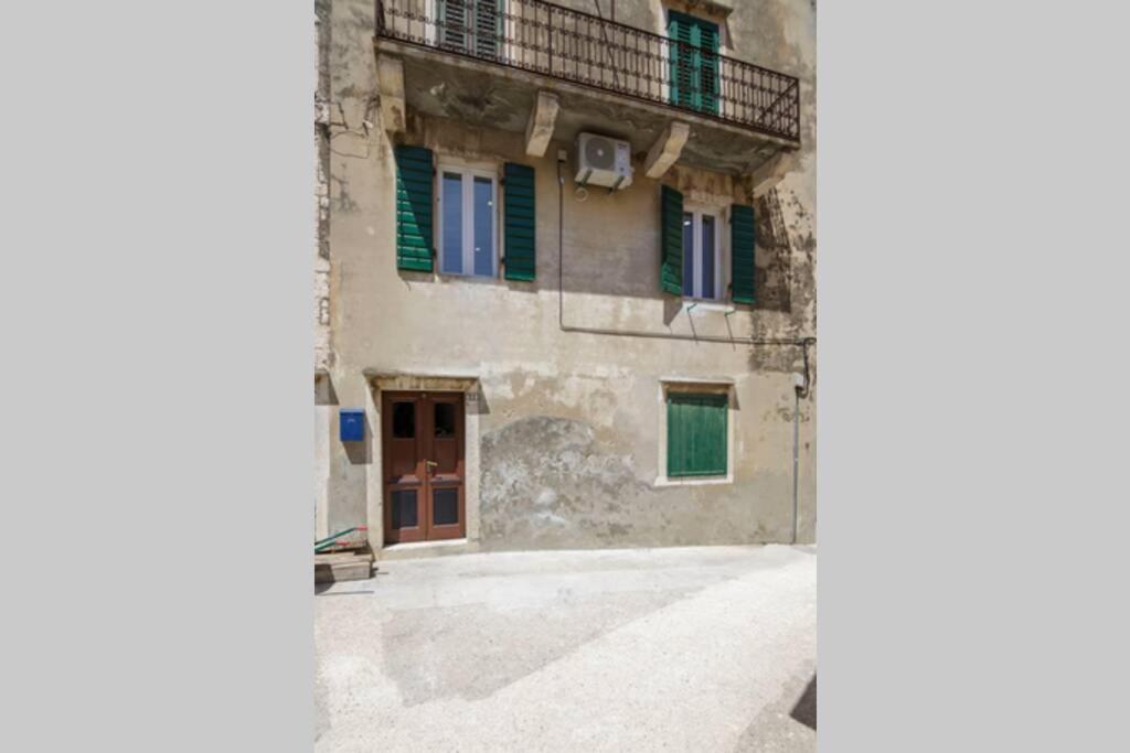 Esa Apartment