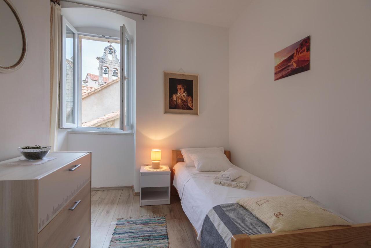 Esa Apartment